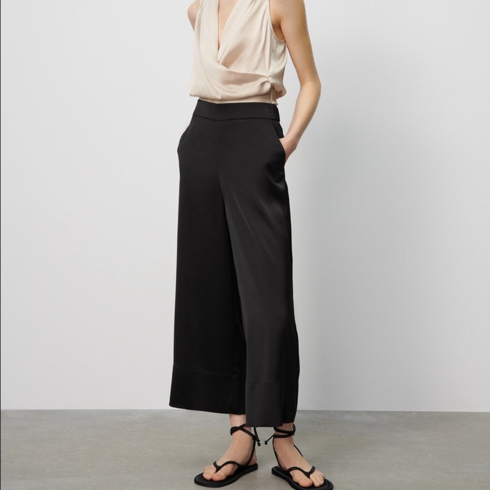 Zara Black Wide-Leg Cropped Trousers